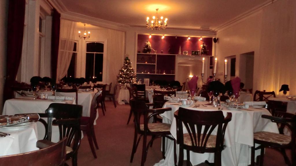 The Royal Hotel Ланголен Екстериор снимка
