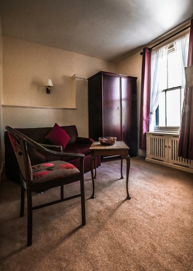 The Royal Hotel Ланголен Екстериор снимка